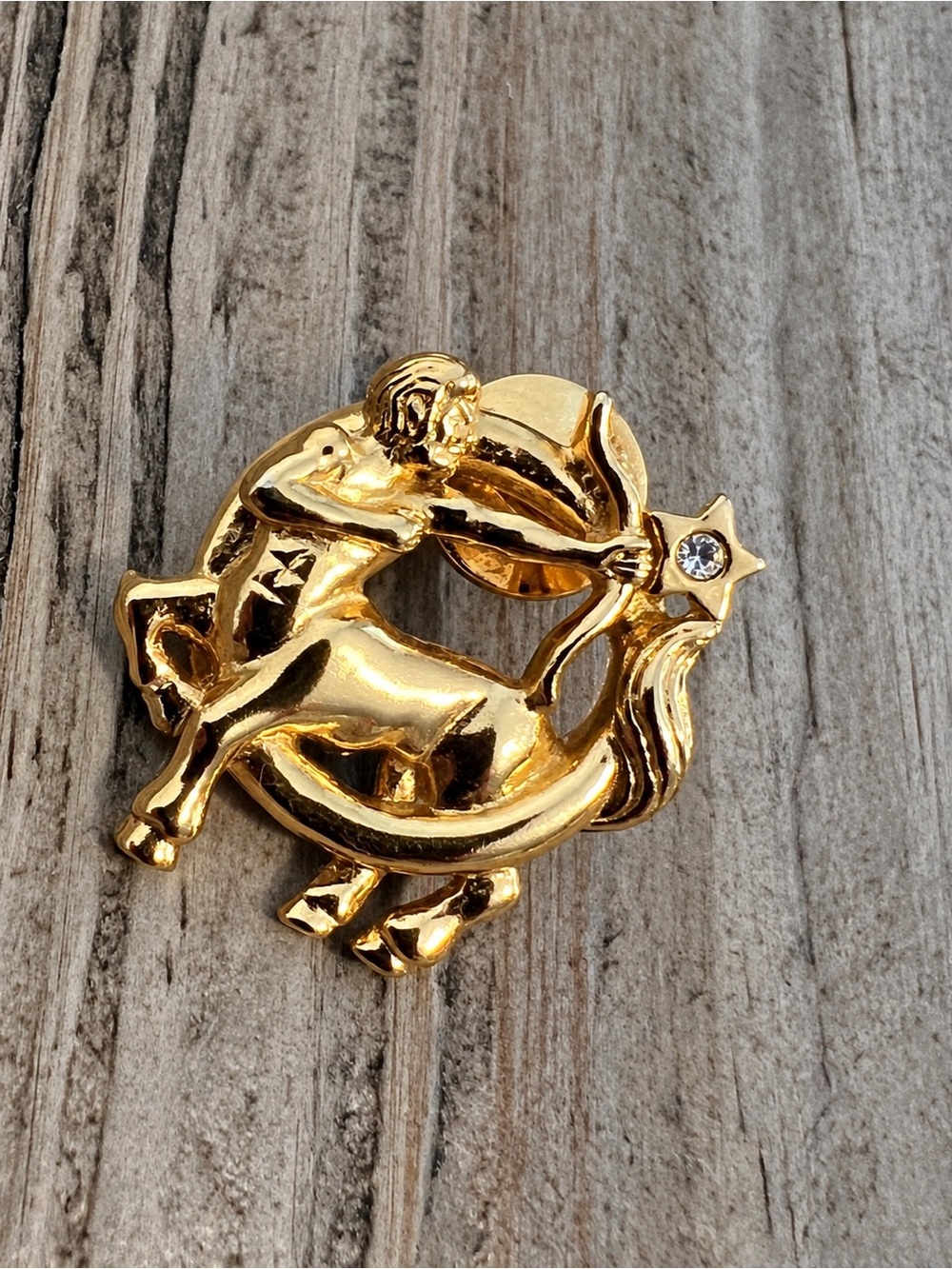 1990 Avon Sagittarius Zodiac Pin – Signs of the Future